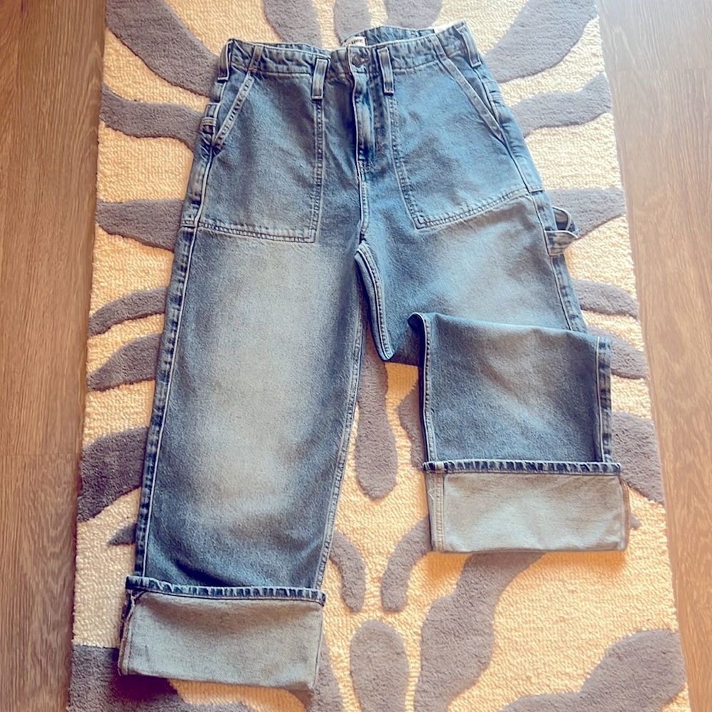 WE THE FREE: Major Leagues
Mid Rise:Cuffed Crop Jeans